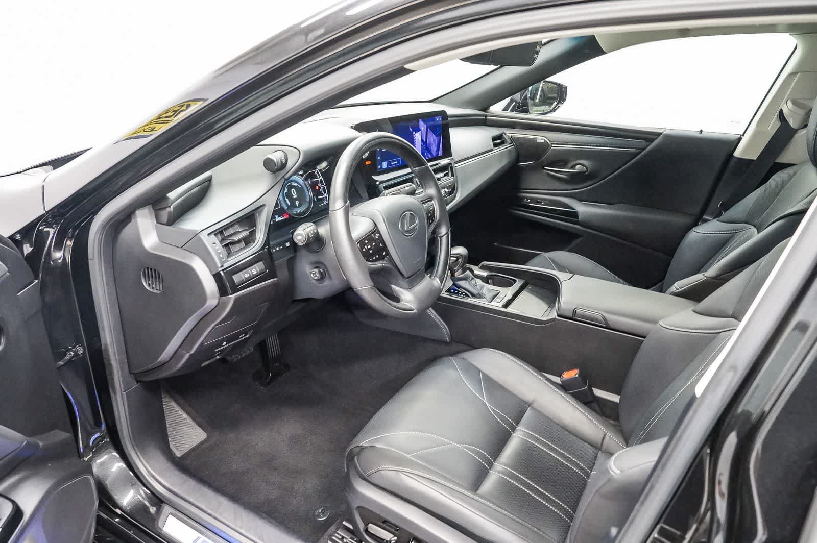 Used 2025 Lexus ES 300h w/ Accessory Package (Z2) FWD image 18