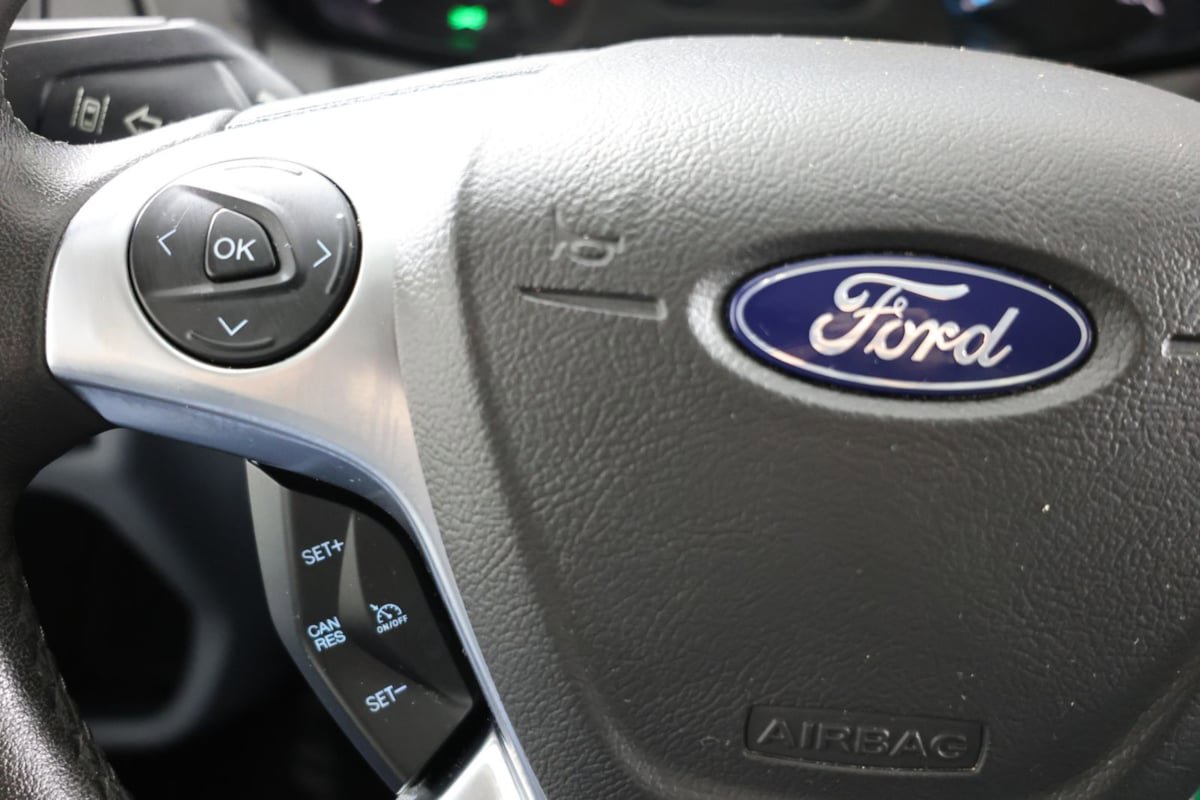 Used 2019 Ford Transit 150 XLT RWD image 24