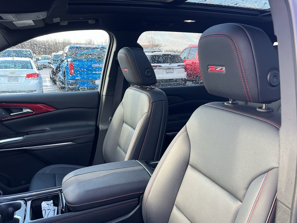Used 2025 Chevrolet Traverse Z71 image 10