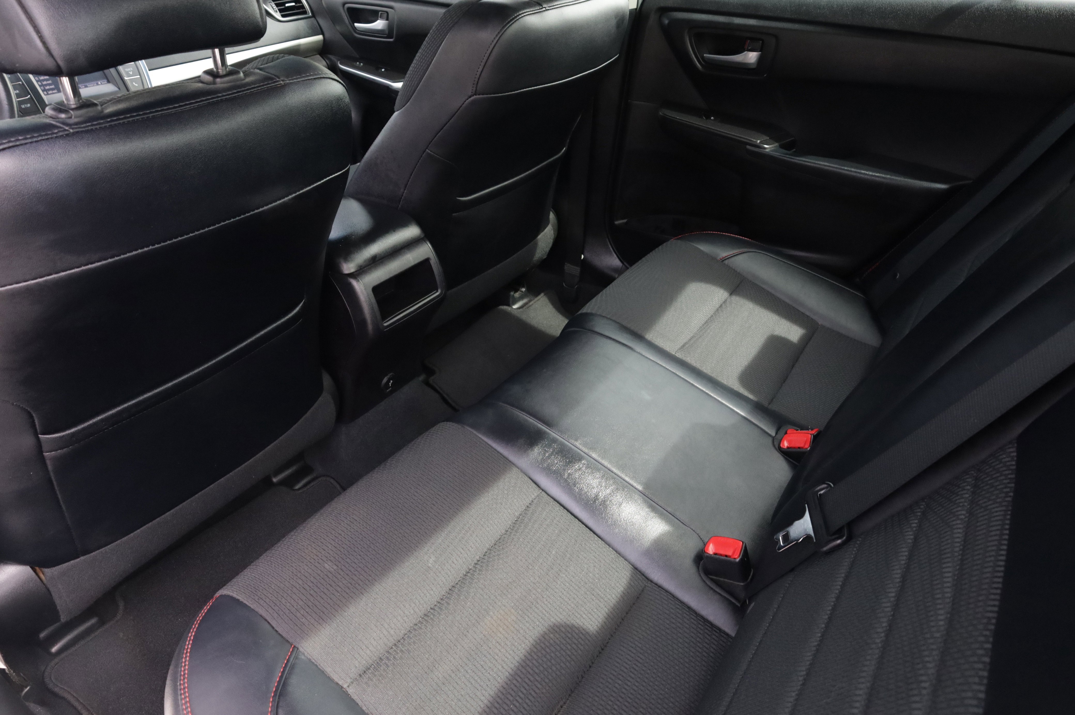 Used 2017 Toyota Camry SE FWD image 14