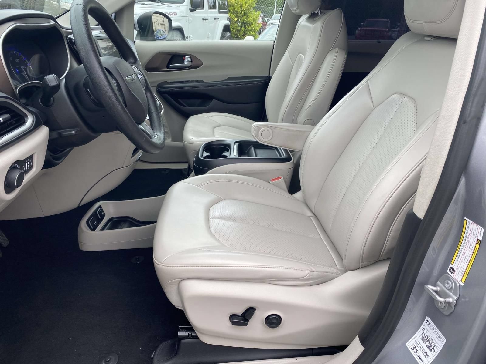 Used 2021 Chrysler Voyager Lxi FWD image 13