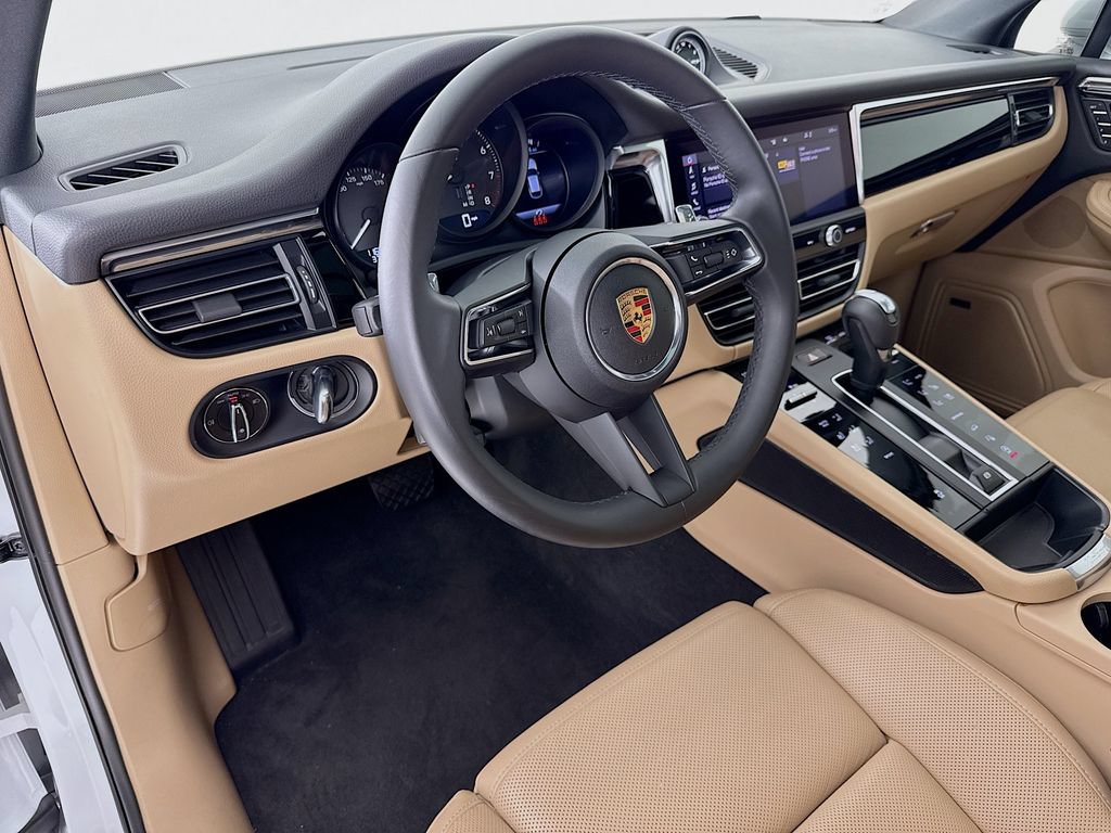 Used 2025 Porsche Macan AWD/4WD image 4