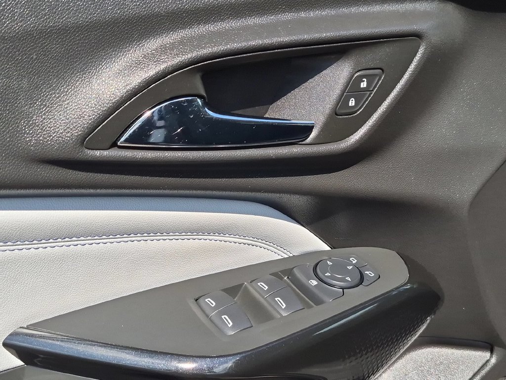 Used 2025 Chevrolet Trax LT w/ LT Convenience Package FWD image 13