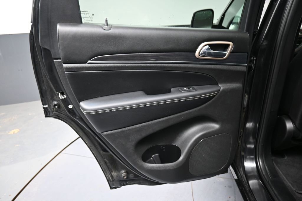 Used 2015 Jeep Grand Cherokee Overland AWD/4WD image 25