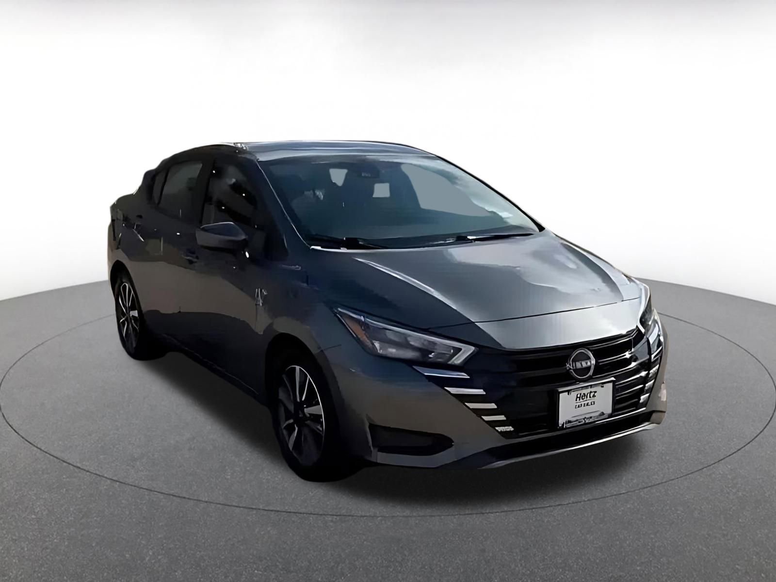 Used 2025 Nissan Versa SV image 3