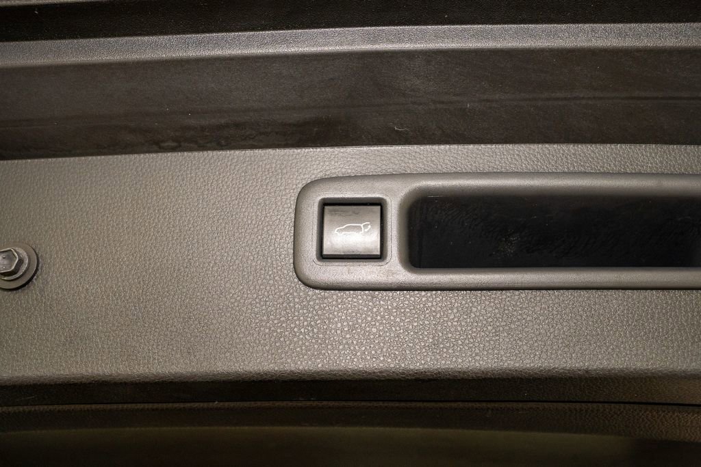 Used 2023 Toyota Highlander XLE image 6