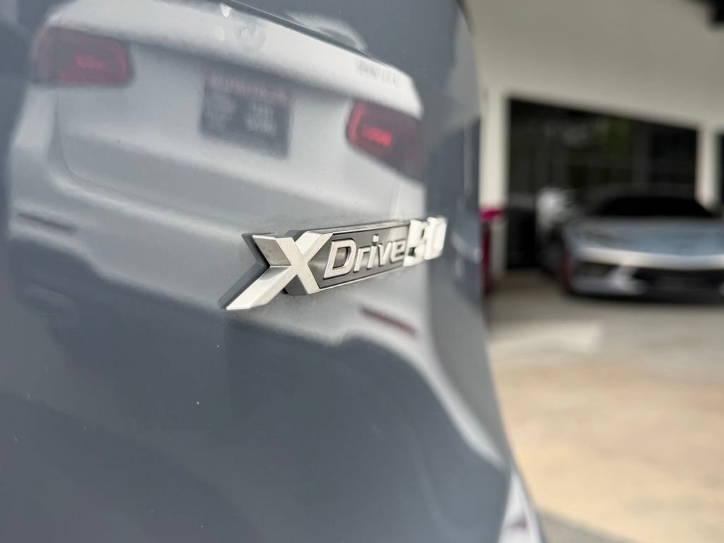 Used 2023 BMW iX xDrive50 w/ Sport Package AWD/4WD image 11