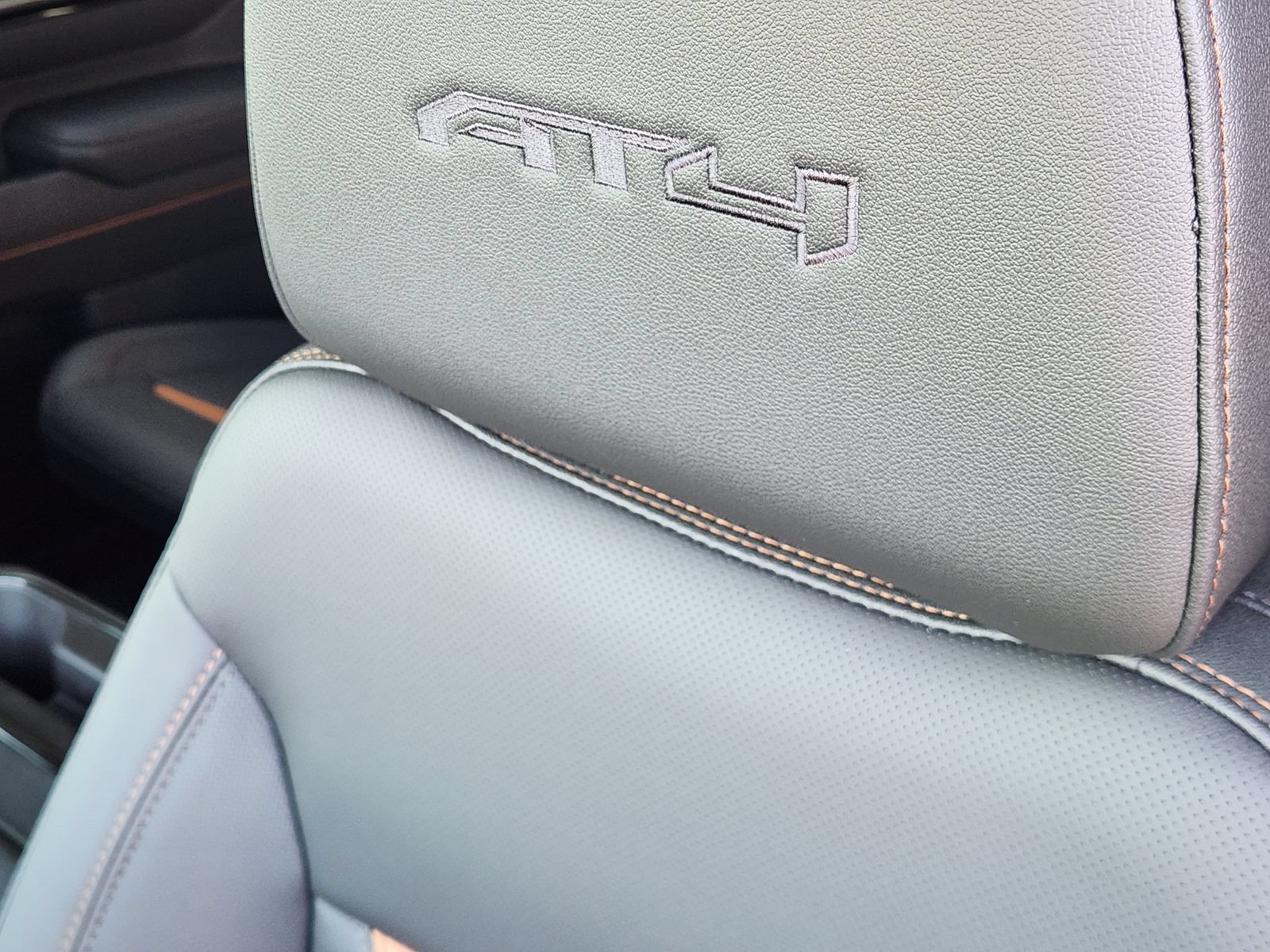 New 2026 GMC Sierra 2500 AT4 w/ AT4 Premium Plus Package AWD/4WD image 18