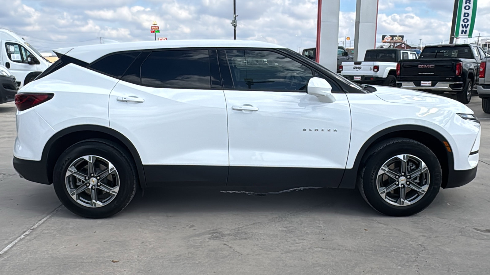 Used 2023 Chevrolet Blazer LT w/ Driver Confidence Package image 4