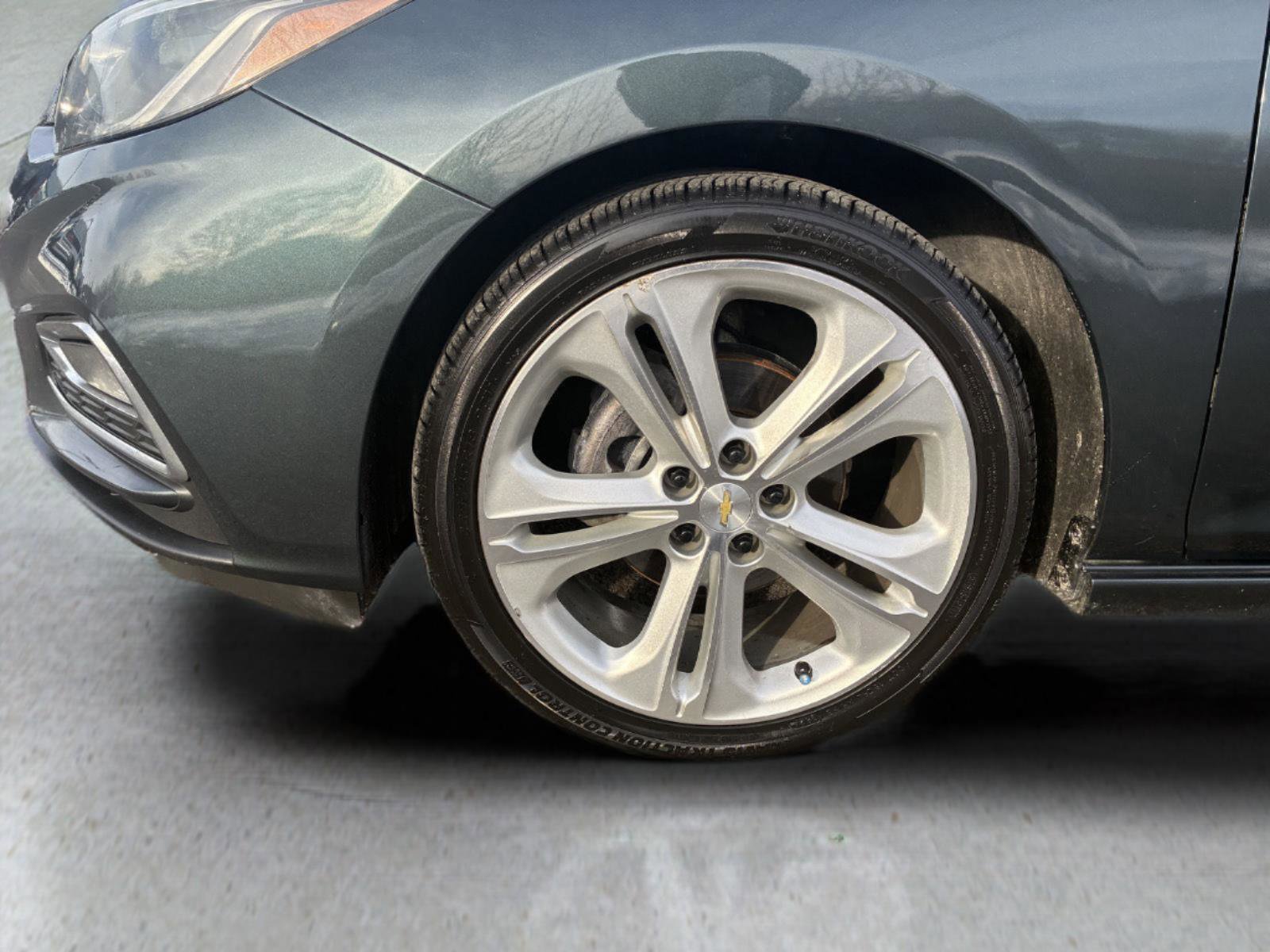 Used 2018 Chevrolet Cruze Premier FWD image 22