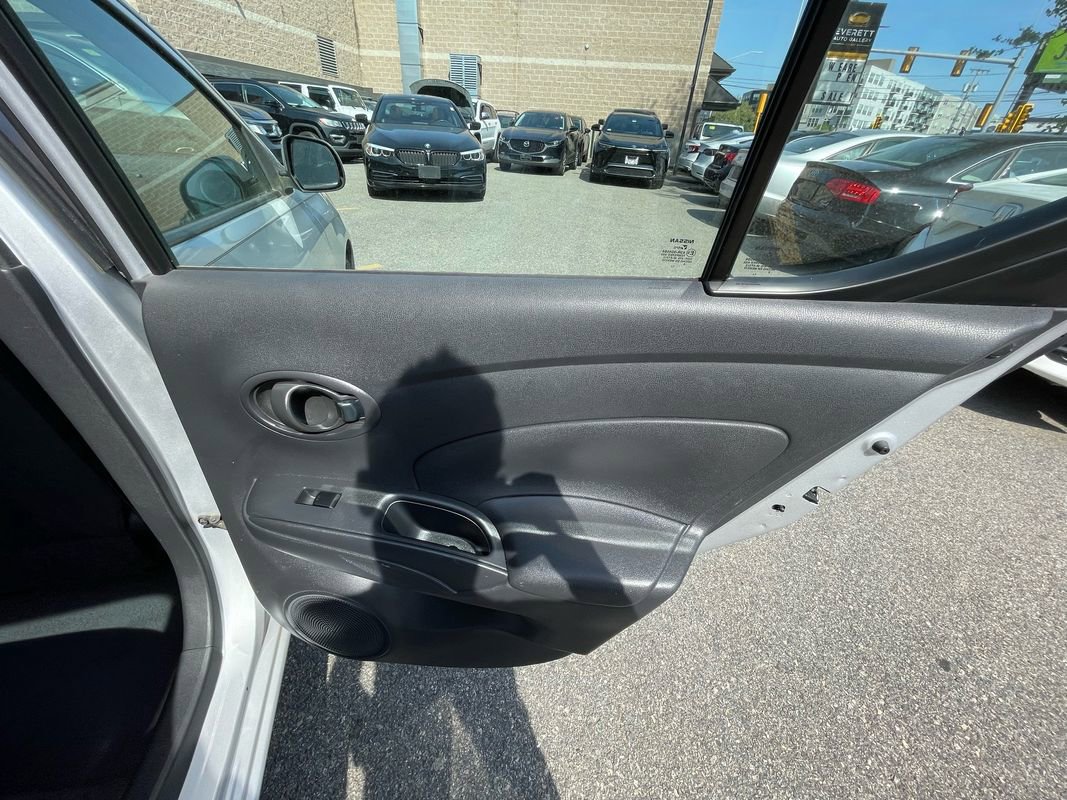 Used 2012 Nissan Versa SV FWD image 17