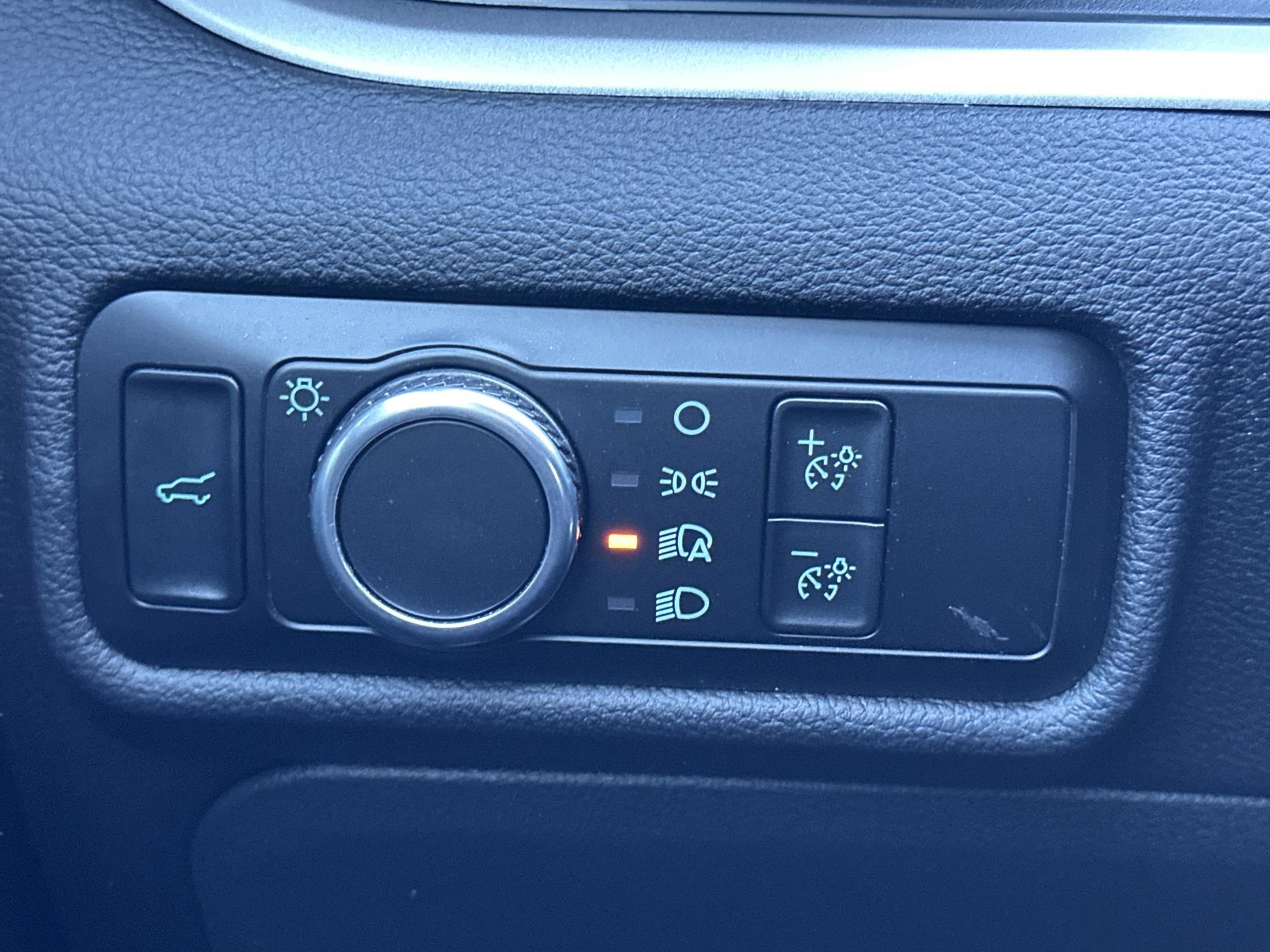 Used 2023 Ford Explorer XLT image 22