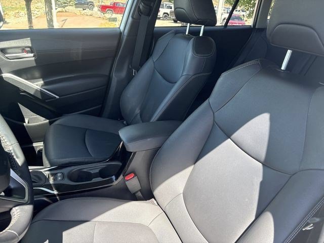 Used 2022 Toyota Corolla Cross XLE w/ Convenience Package FWD image 14
