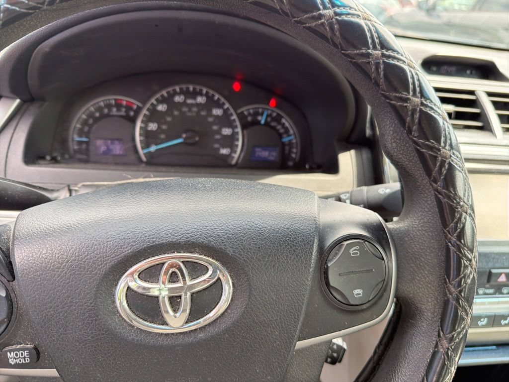 Used 2012 Toyota Camry LE FWD image 19