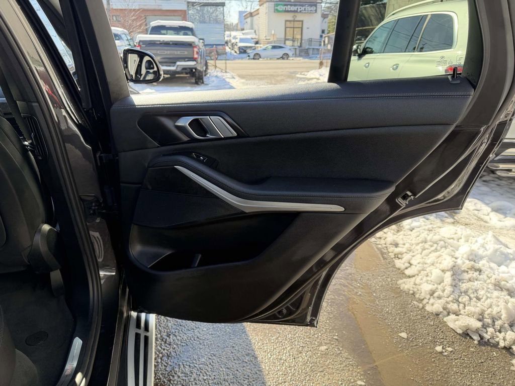 Used 2022 BMW X5 xDrive45e image 19