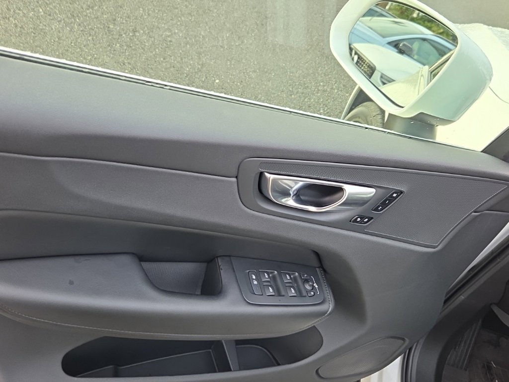 Certified 2023 Volvo XC60 B5 Plus w/ Climate Package image 3