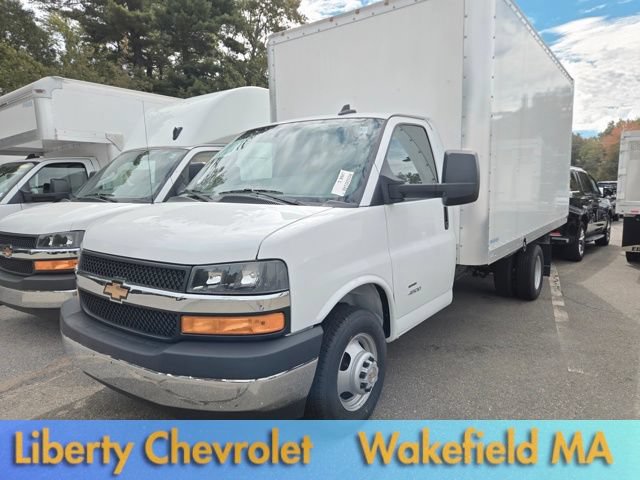 Used 2024 Chevrolet Express 4500 w/ Power Convenience Package RWD image 7