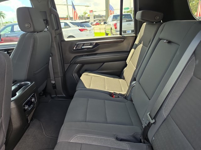 Used 2025 Chevrolet Suburban LS RWD image 15