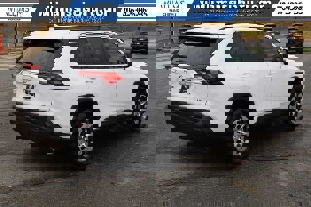 Used 2021 Toyota RAV4 LE image 8