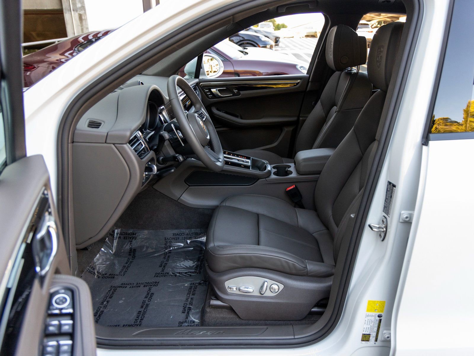 Certified 2025 Porsche Macan image 25