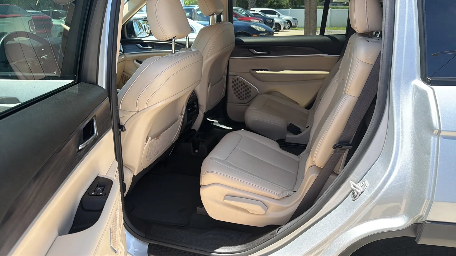 Used 2022 Jeep Grand Cherokee L Limited RWD image 15