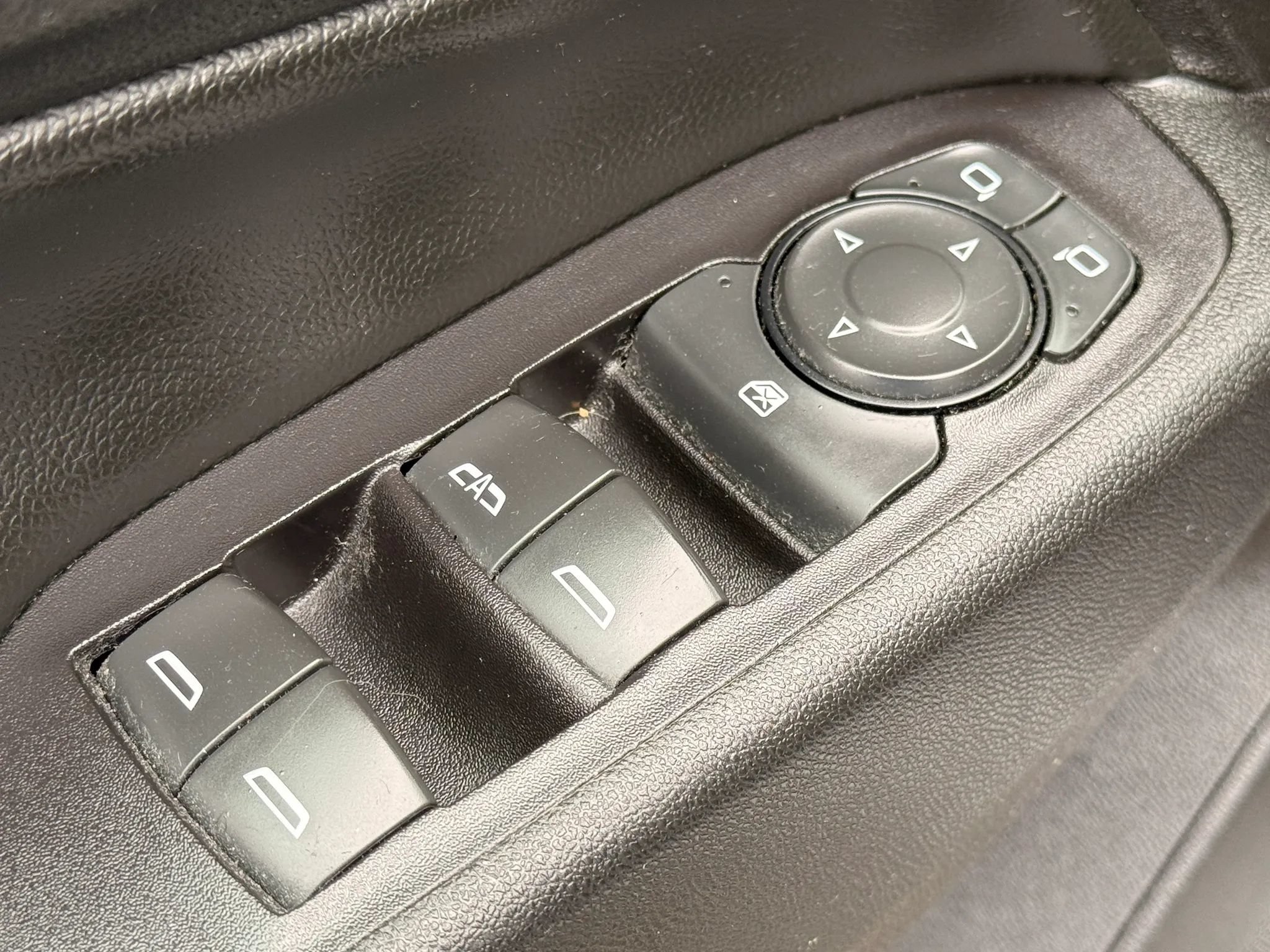 Used 2018 Chevrolet Equinox LT AWD/4WD image 23