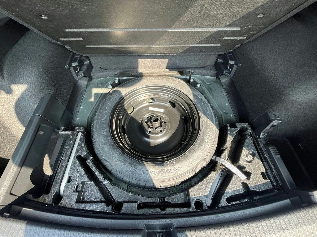 Certified 2024 Volkswagen Tiguan SE R-Line AWD/4WD image 32