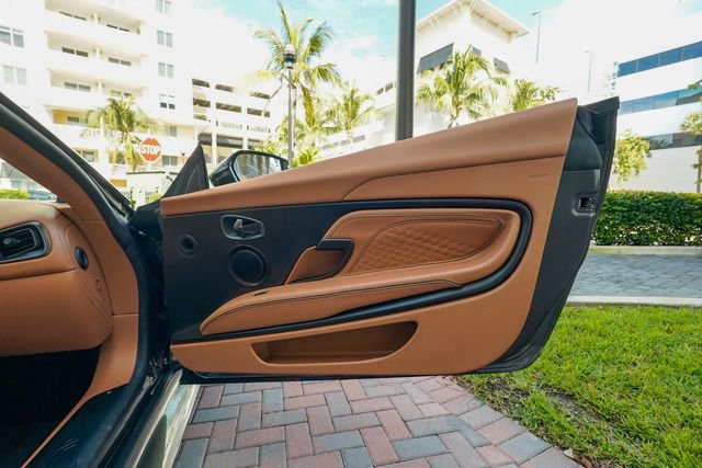 Used 2023 Aston Martin DBS Volante image 88