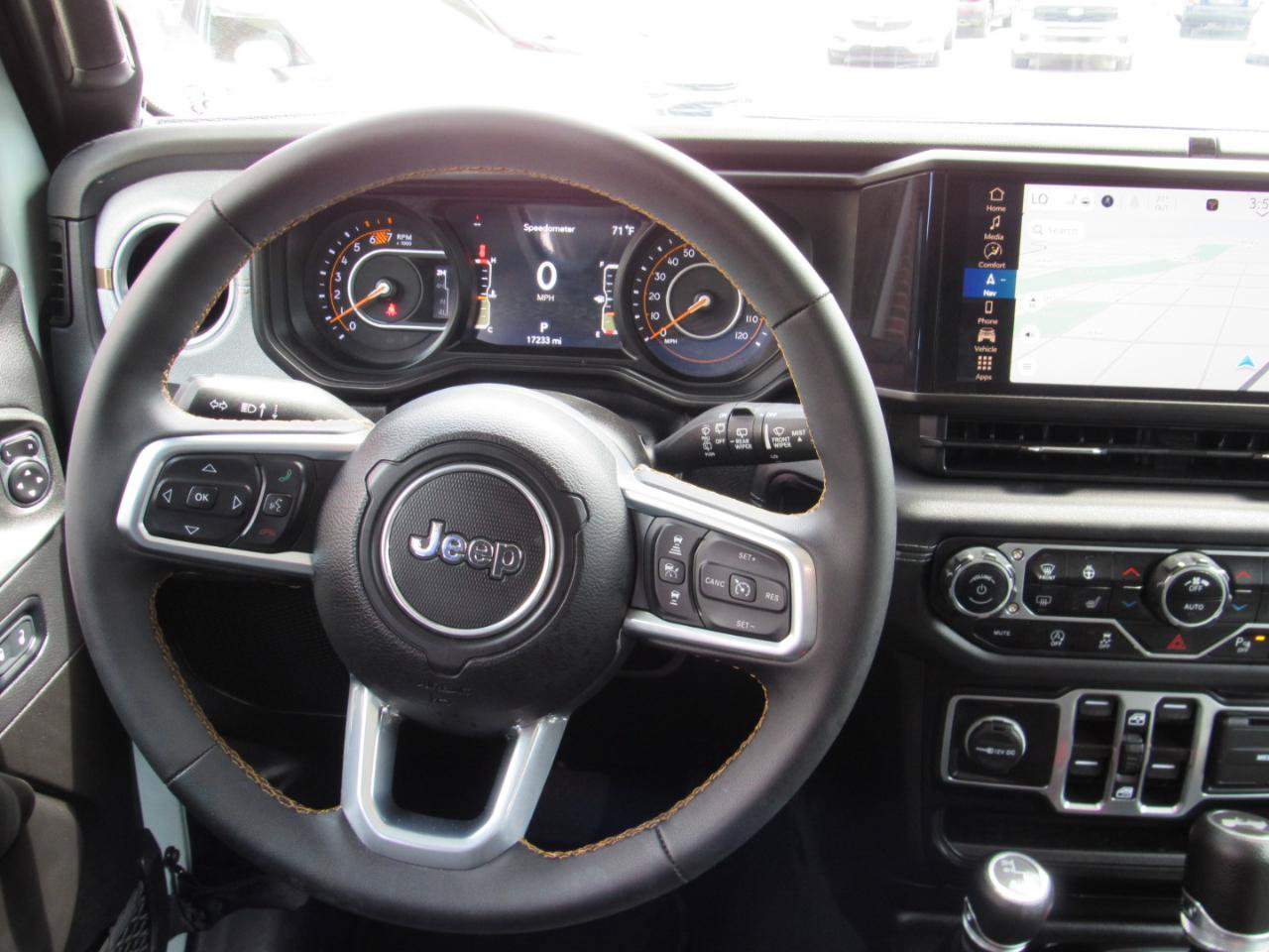 Used 2024 Jeep Wrangler Unlimited Sahara w/ Technology Group AWD/4WD image 18