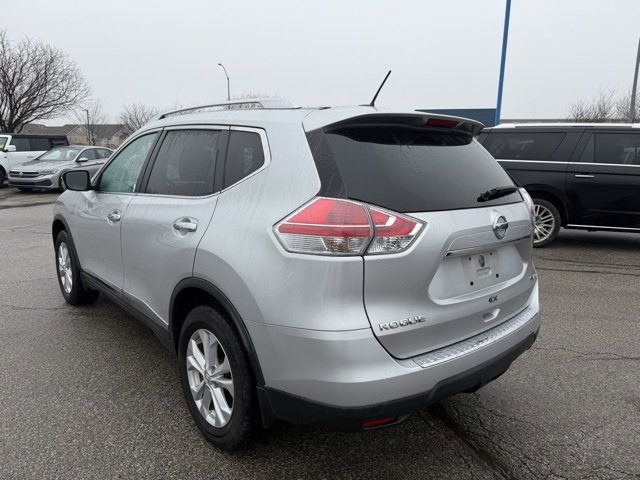 Used 2015 Nissan Rogue SV image 3