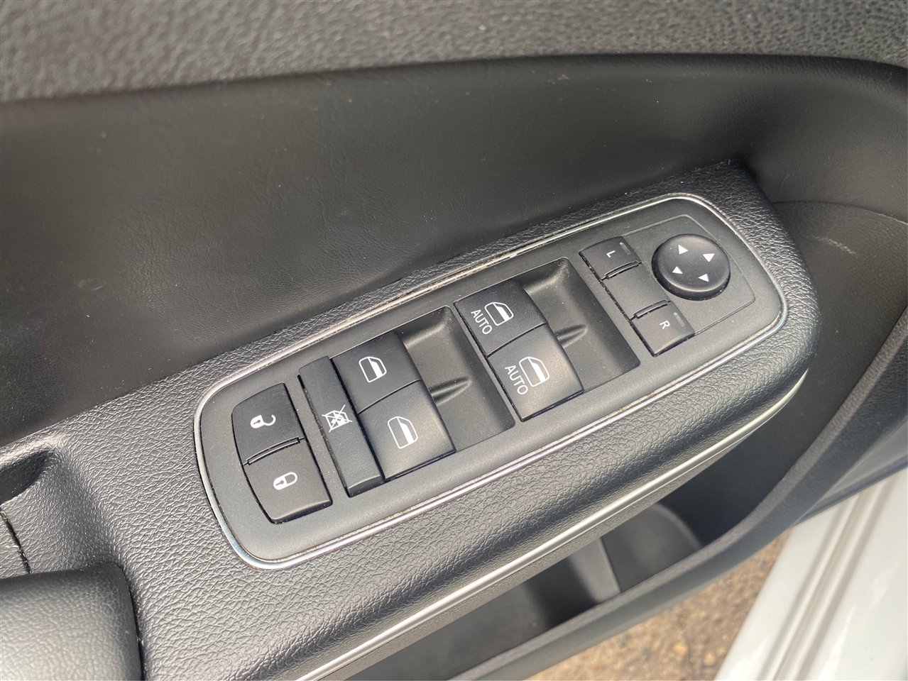 Used 2020 Chrysler 300 Touring w/ Sport Appearance Package image 38