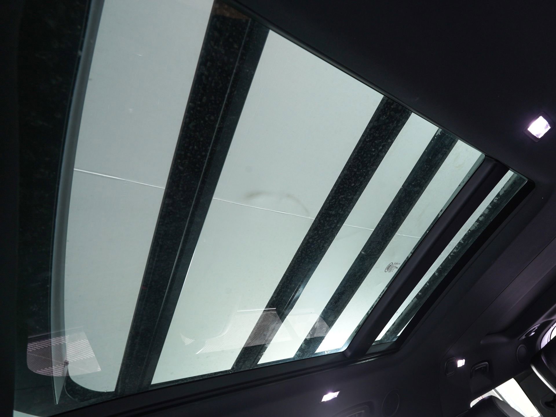 Used 2024 Land Rover Defender 130 X image 29