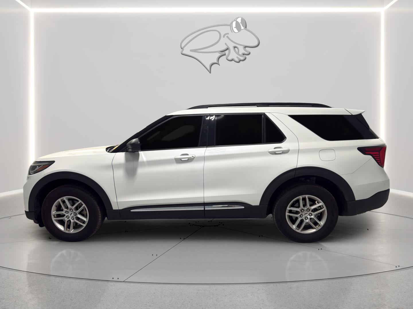 Used 2025 Ford Explorer Active image 3