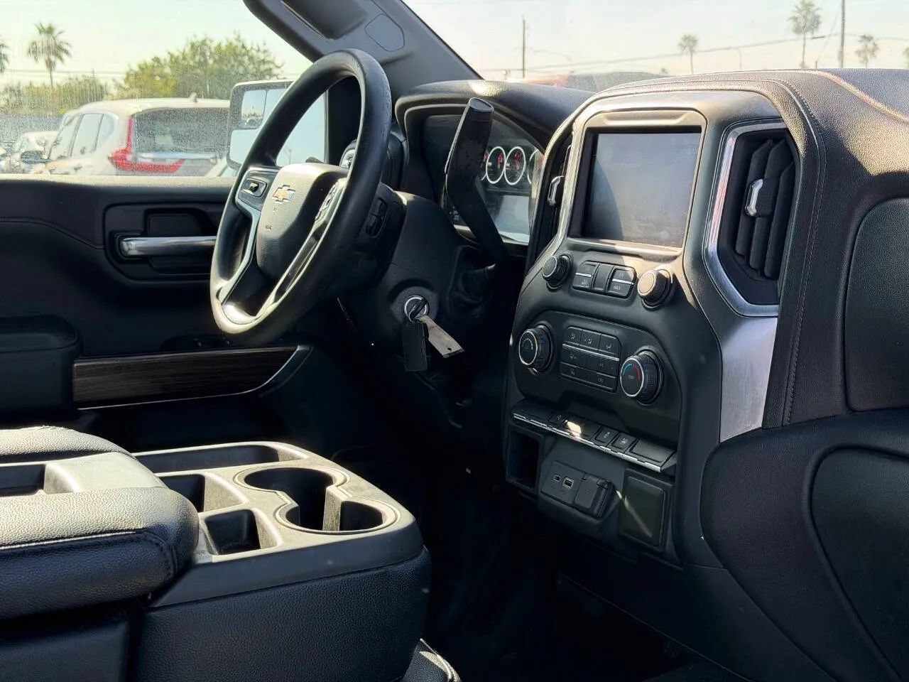 Used 2020 Chevrolet Silverado 1500 LT AWD/4WD image 30