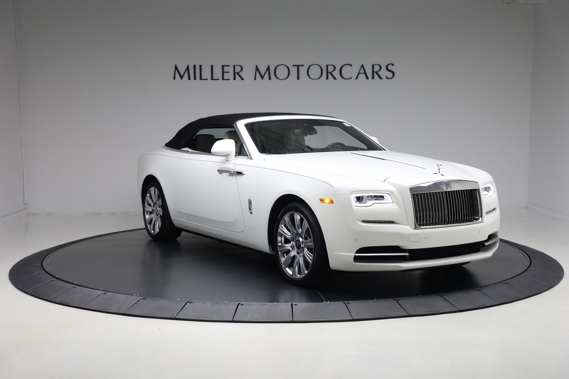Certified 2018 Rolls-Royce Dawn image 26