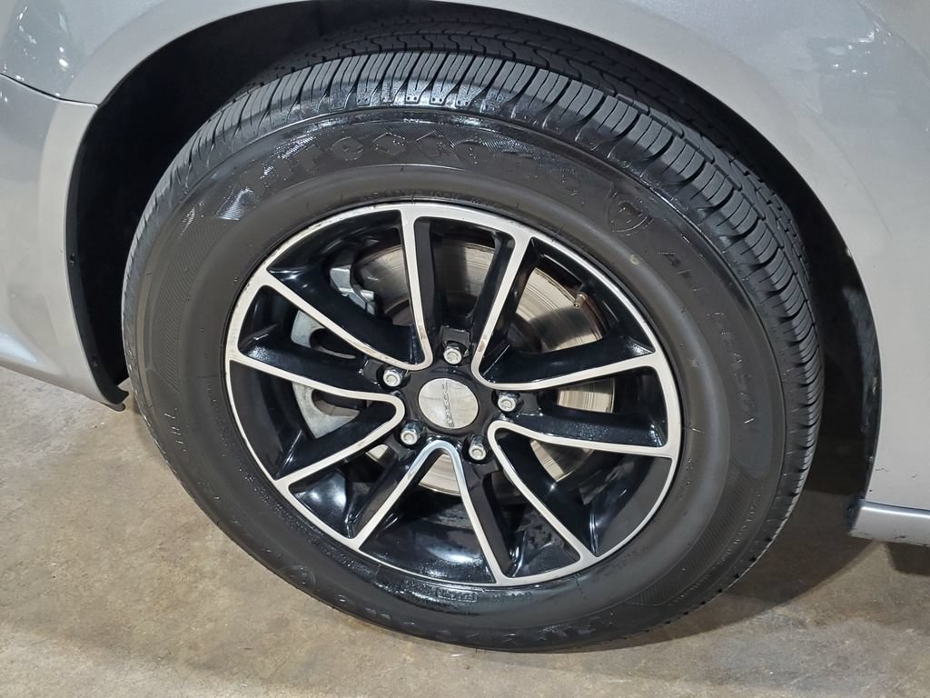 Used 2016 Dodge Grand Caravan SE FWD image 38