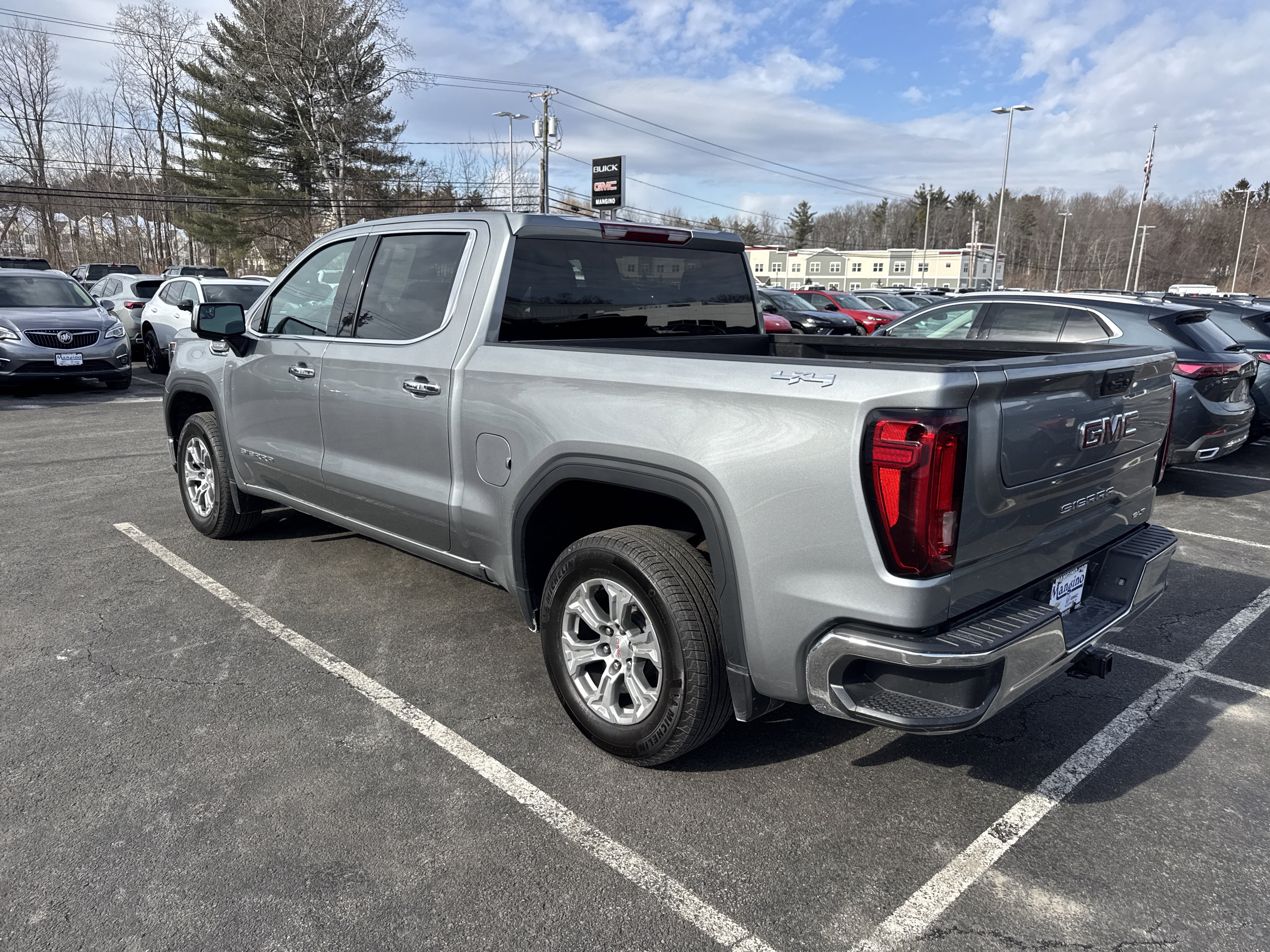 Certified 2025 GMC Sierra 1500 SLT image 3