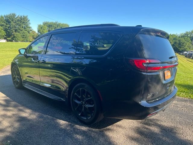 Used 2025 Chrysler Pacifica Limited FWD image 5