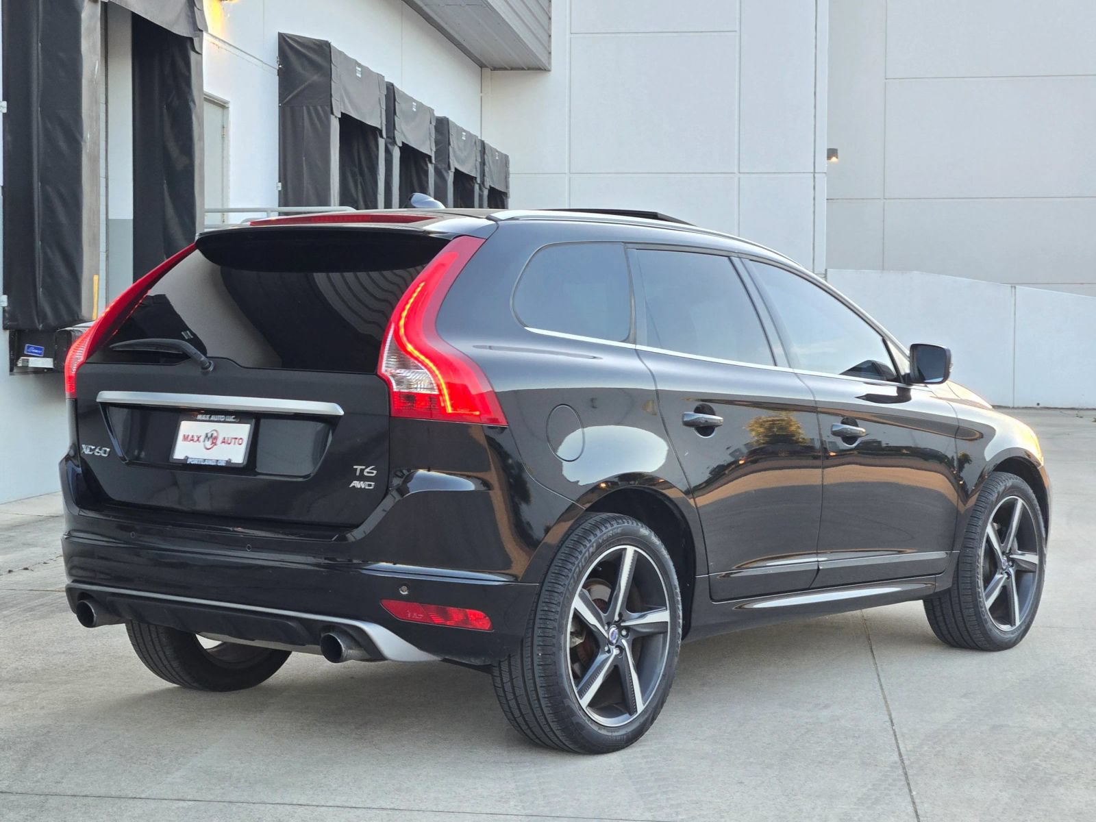 Used 2016 Volvo XC60 T6 R-Design AWD/4WD image 8
