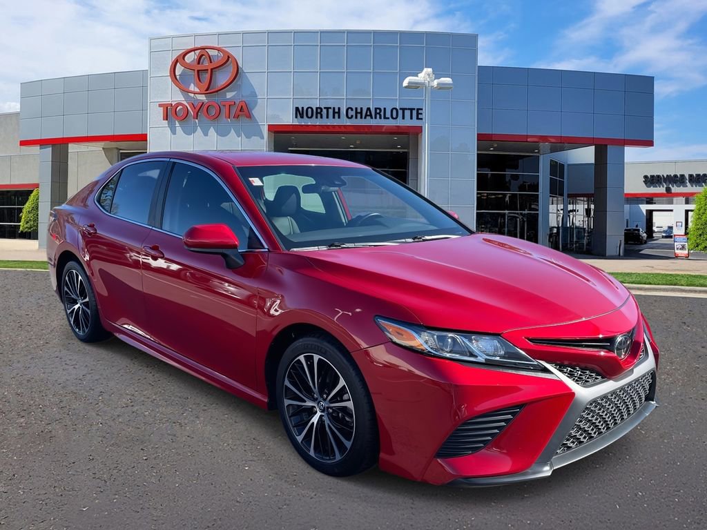 Used 2020 Toyota Camry SE image 2