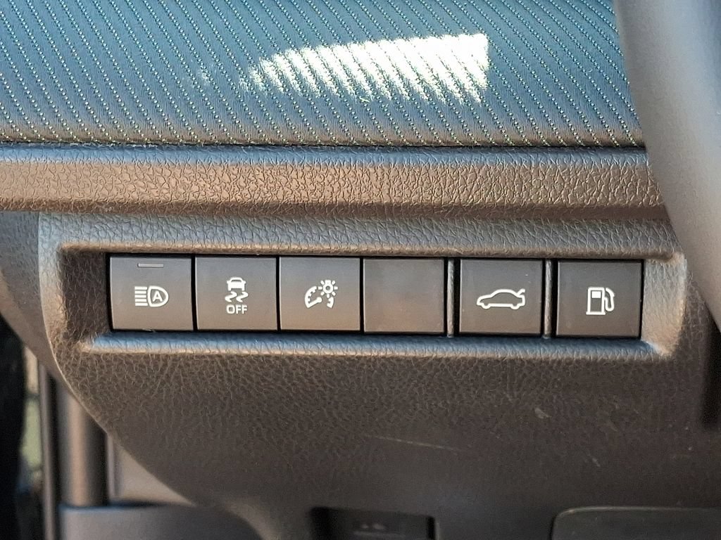 Used 2026 Toyota Camry Hybrid FWD image 25
