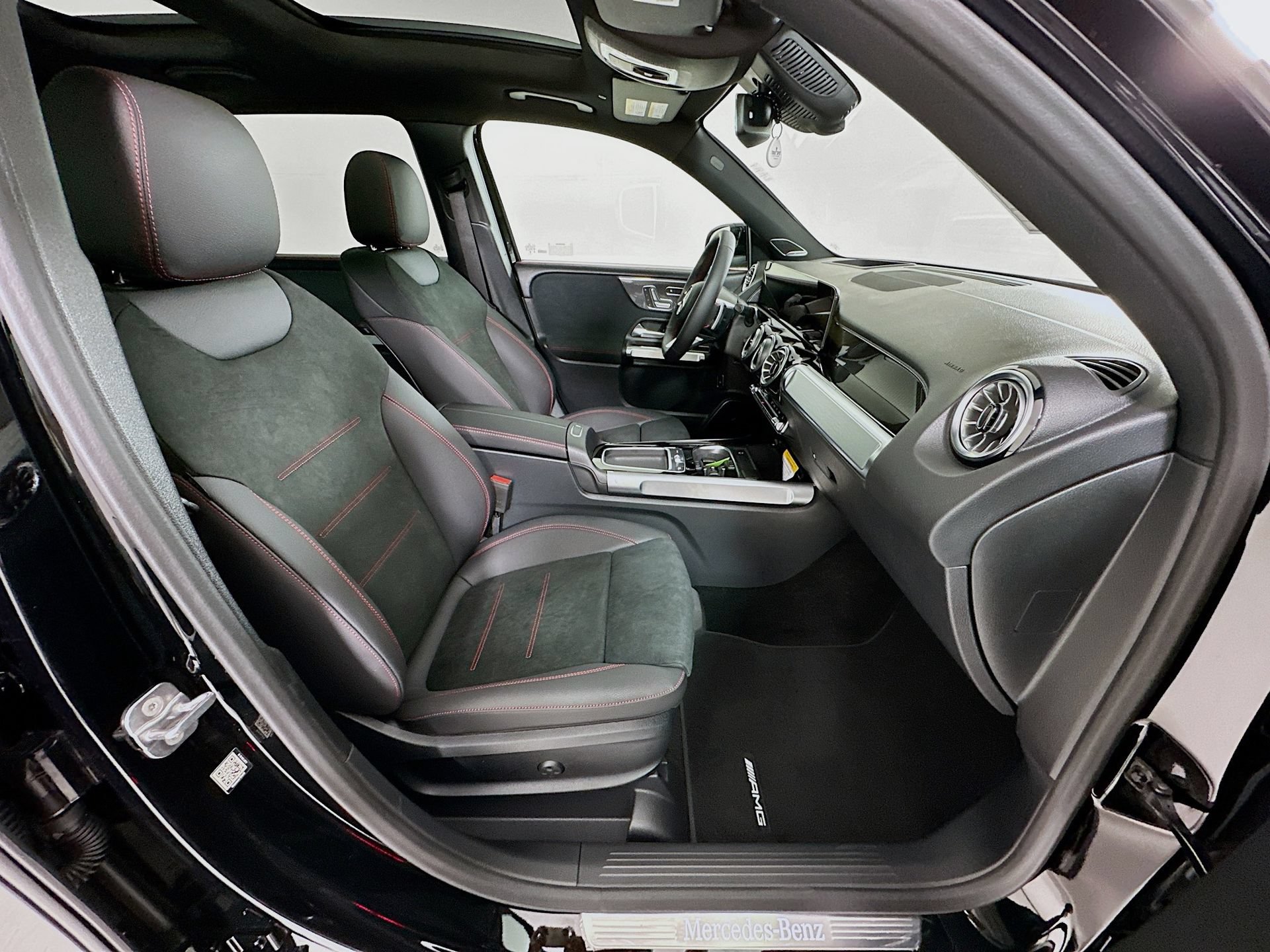 New 2026 Mercedes-Benz GLB 250 image 30