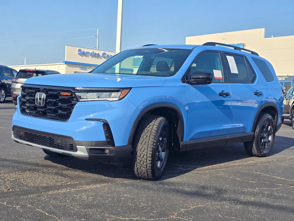 Used 2025 Honda Pilot TrailSport image 4