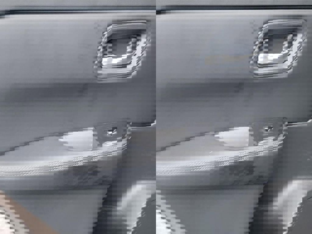 Certified 2025 Nissan Rogue SV image 10