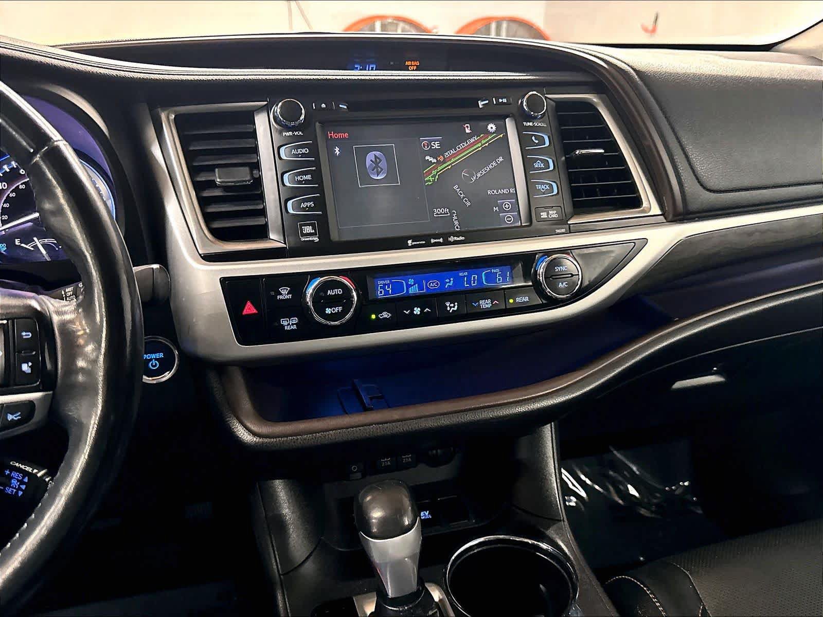Used 2019 Toyota Highlander Limited Platinum AWD/4WD image 9