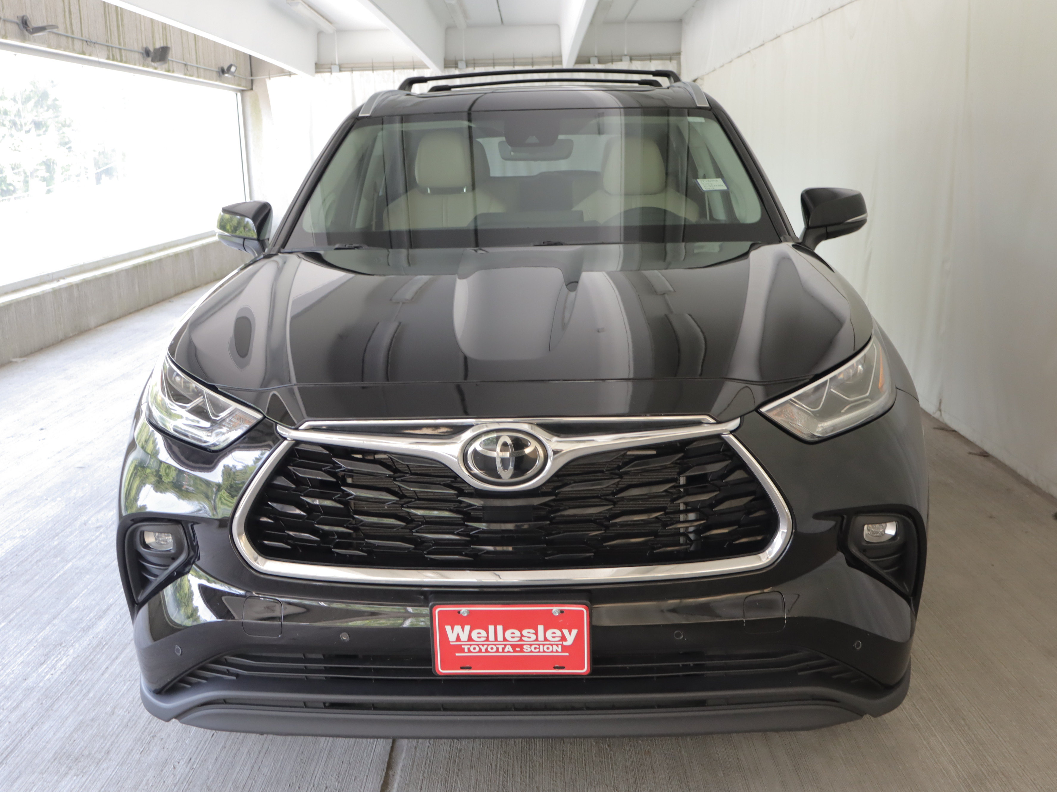 Used 2023 Toyota Highlander Limited AWD/4WD image 4