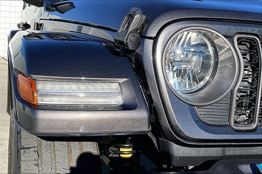 Used 2024 Jeep Wrangler Unlimited image 28