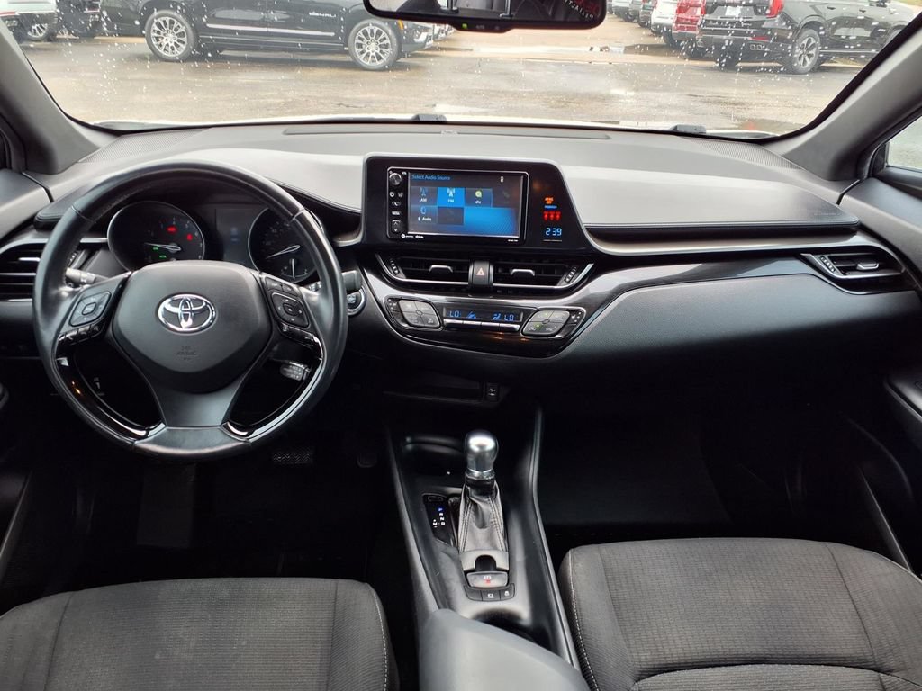 Used 2018 Toyota C-HR XLE FWD image 3