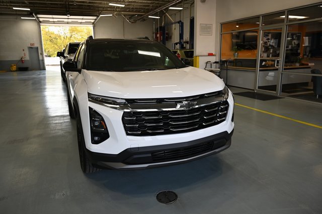 New 2026 Chevrolet Equinox LT w/ Convenience Package II image 3