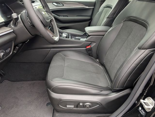 New 2026 Jeep Grand Cherokee Altitude RWD image 11